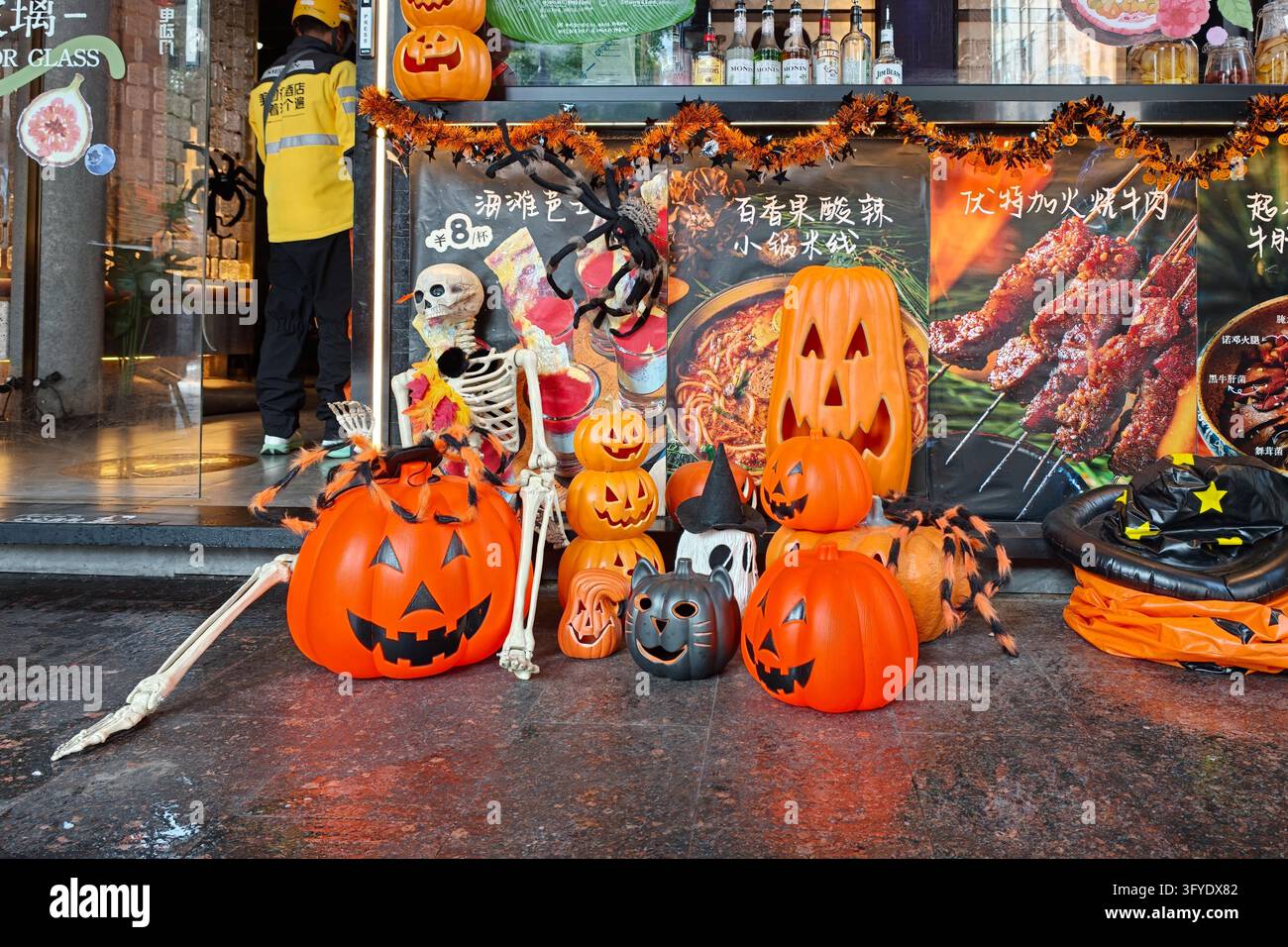 Storefront Shop Image A shop near Nanjing Road Pedestrian Street in Huangpu District ...