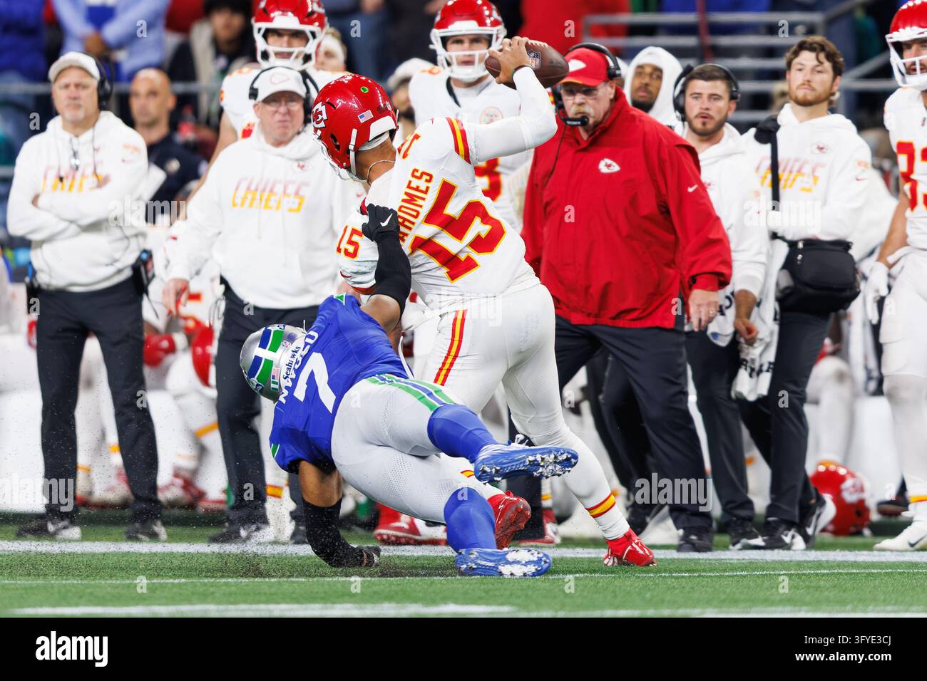 iSeattle Seahawks linebacker Uchenna Nwosu (7) tackles Kansas City ...
