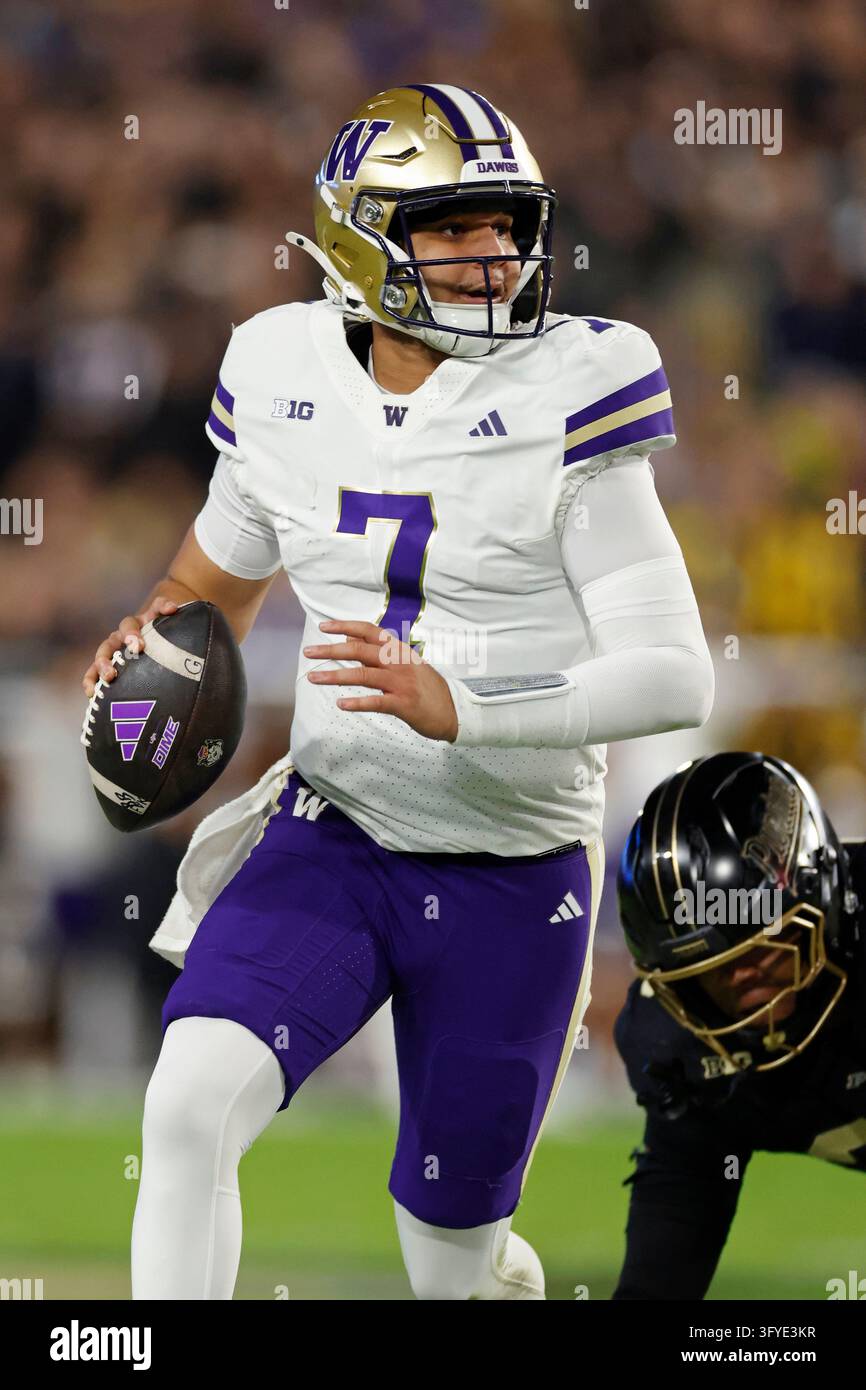 WEST LAFAYETTE, IN - OCTOBER 16: Elijah Brown (7) of the Washington ...