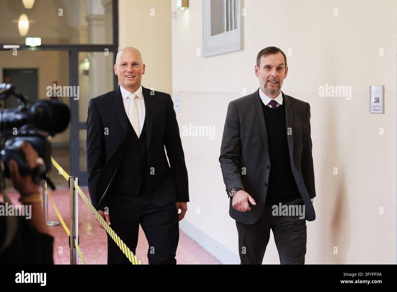 27 October 2026, Hamburg: Attorneys Jes Meyer-Lohkamp (left) and Lars ...