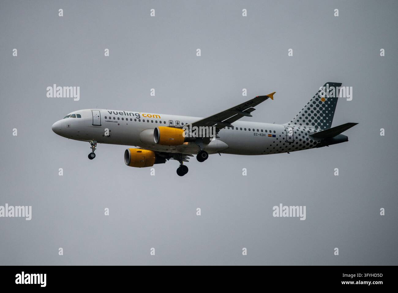 Illustration - Airbus A320 of the company Vueling Airlines above Orly ...