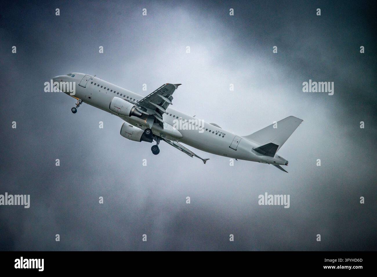 Illustration - Airbus A320 of the company Fly2Sky above Orly in the Val ...