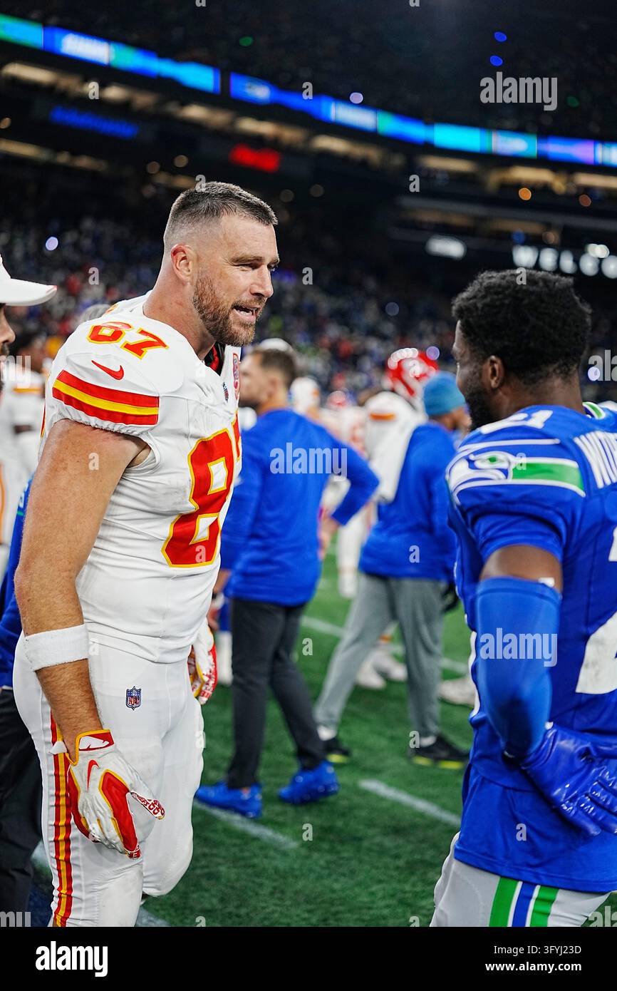 Kansas City Chiefs tight end Travis Kelce (87) and Seattle Seahawks ...