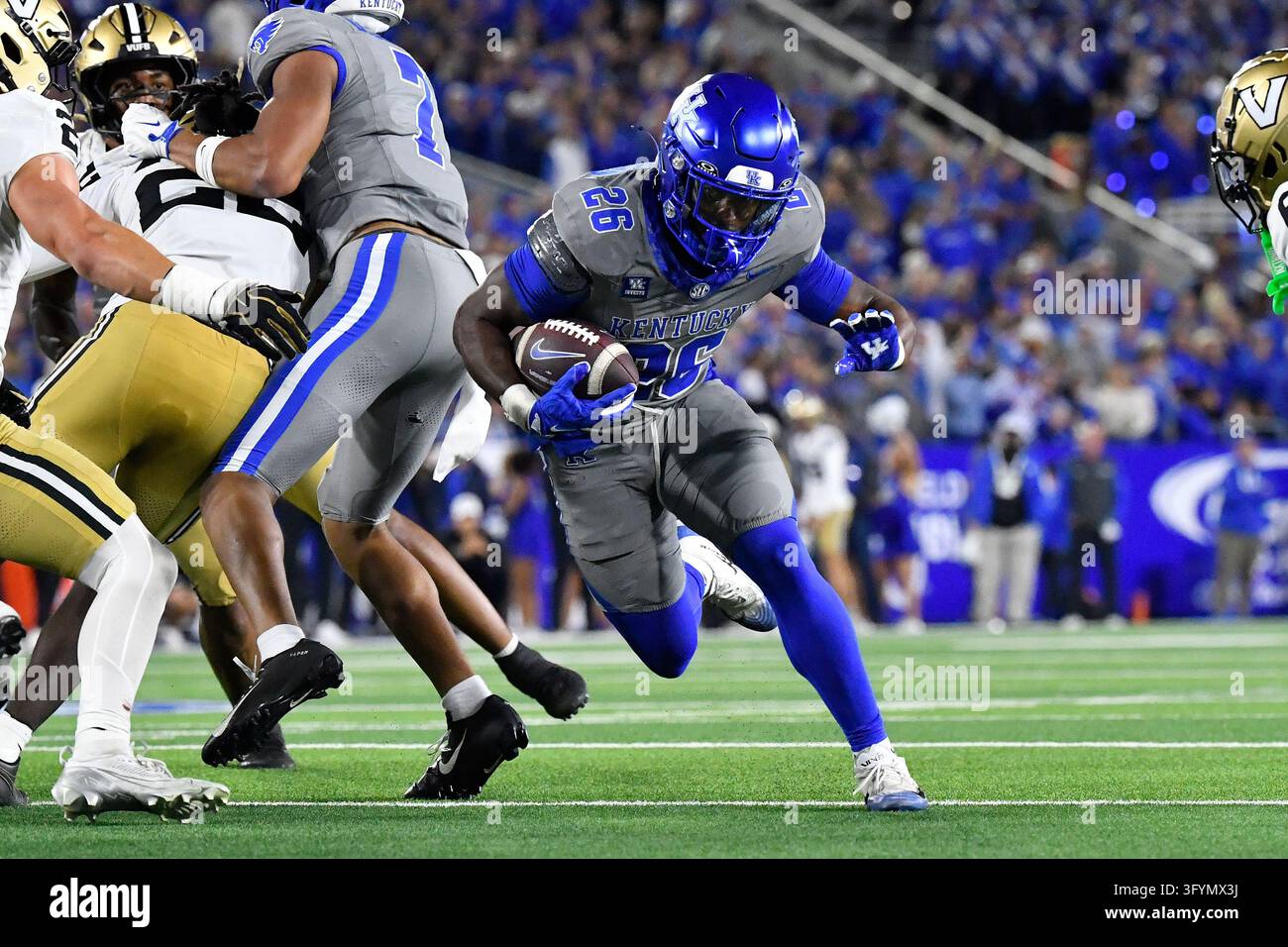Jason Patterson Kentucky running back Jason Patterson (26) runs through an opening in ...