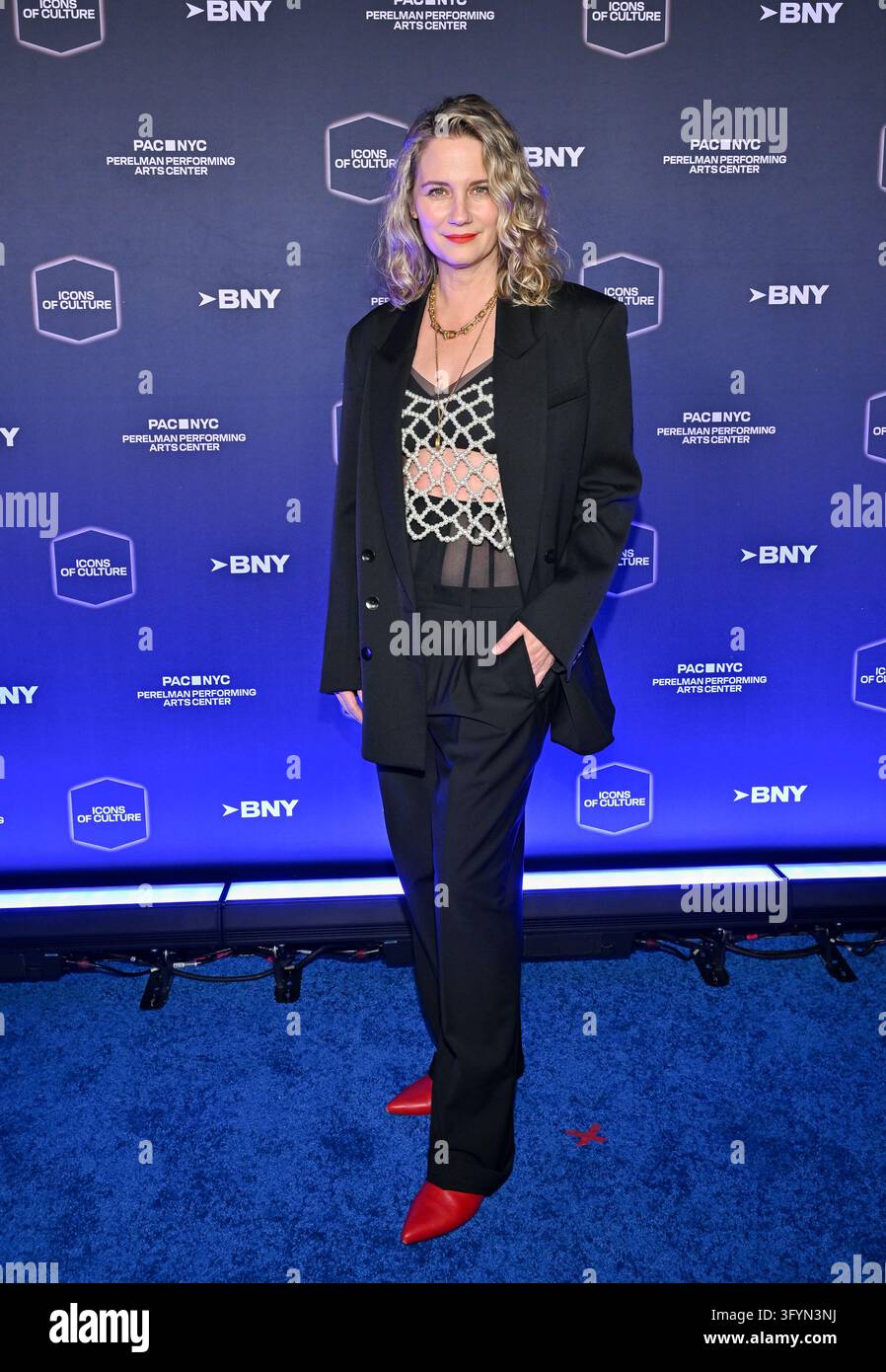 Jennifer Nettles arrives at the PAC NYC Icons of Culture Gala at the ...