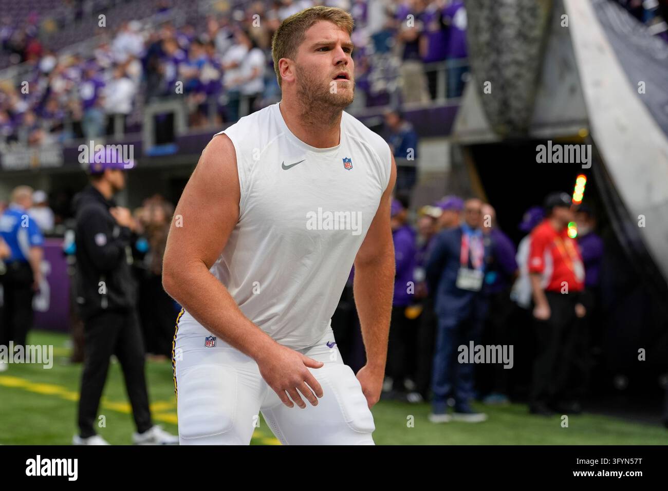 Minnesota Vikings tackle Brian O'Neill (75) warms up before an NFL ...