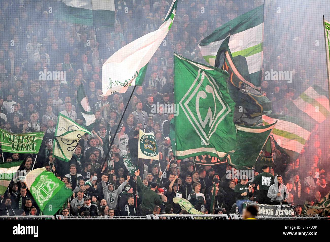 Ultras, fans, fan block, SV Werder Bremen (HB), pyrotechnics, pyro ...
