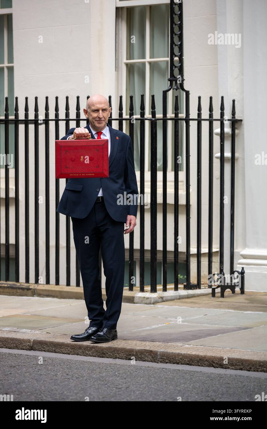 Autumn budget 2026 hi-res stock photography and images - Alamy