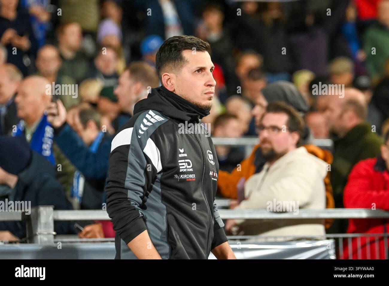 Burak Bahar (SSV Jeddeloh II, trainer [coach]) SSV Jeddeloh II vs ...