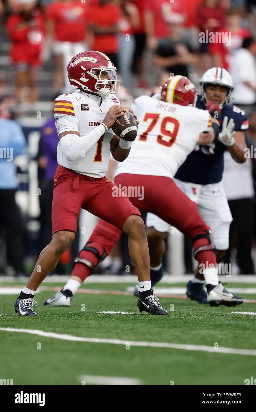 TUCSON, AZ - OCTOBER 24: Iowa State Cyclones quarterback Jaylen Raynor ...