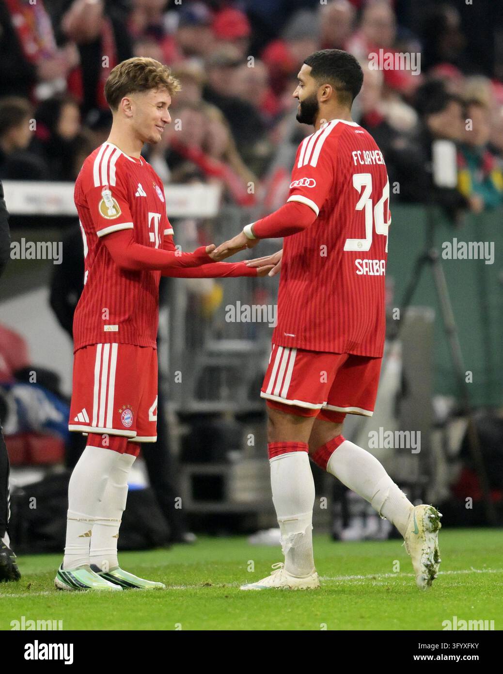 v.l. Tim Binder, Ismael Saibari (Bayern) Muenchen, 28.10.2026, Fussball ...