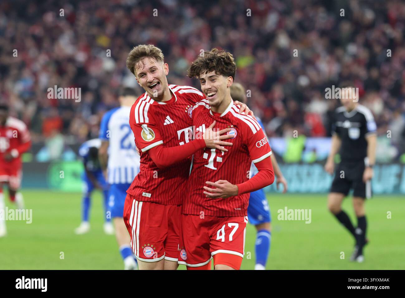David Santos Daiber (FC Bayern Munich, #47) celebrates his goal to make ...