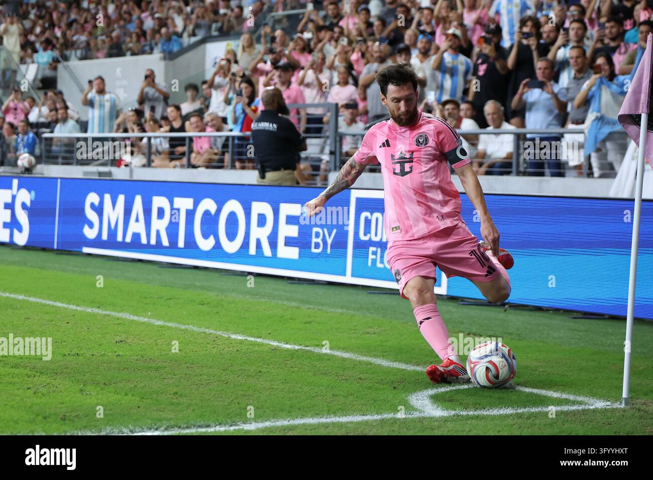 MIAMI, FL - OCTOBER 28: Inter Miami CF forward Leo Messi (10) sends in ...