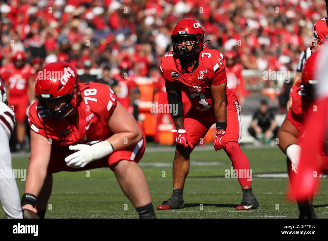CINCINNATI, OH - OCTOBER 24: Cincinnati Bearcats running back Cole Tabb ...