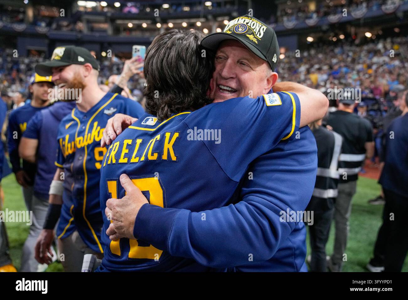 Team Hug Vector Milwaukee Brewers manager Pat Murphy hugs right fielder Sal Frelick ...