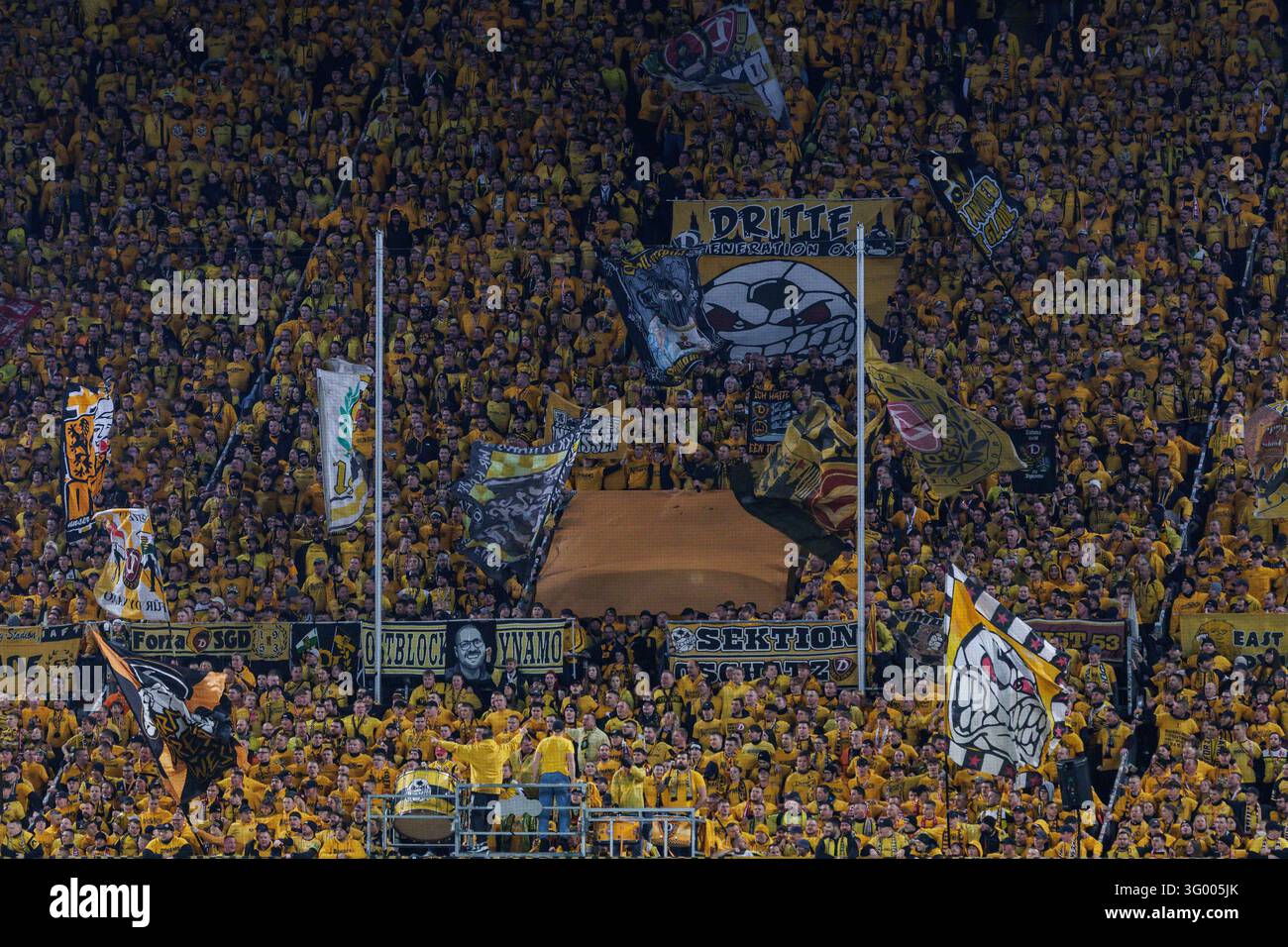 SG Dynamo Dresden fan block DFB/DFL regulations prohibit any use of ...