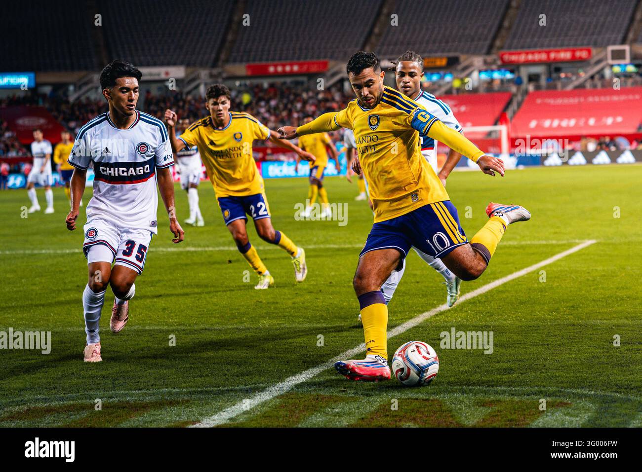Orlando City SC midfielder Martín Ojeda (10) crosses the ball during ...