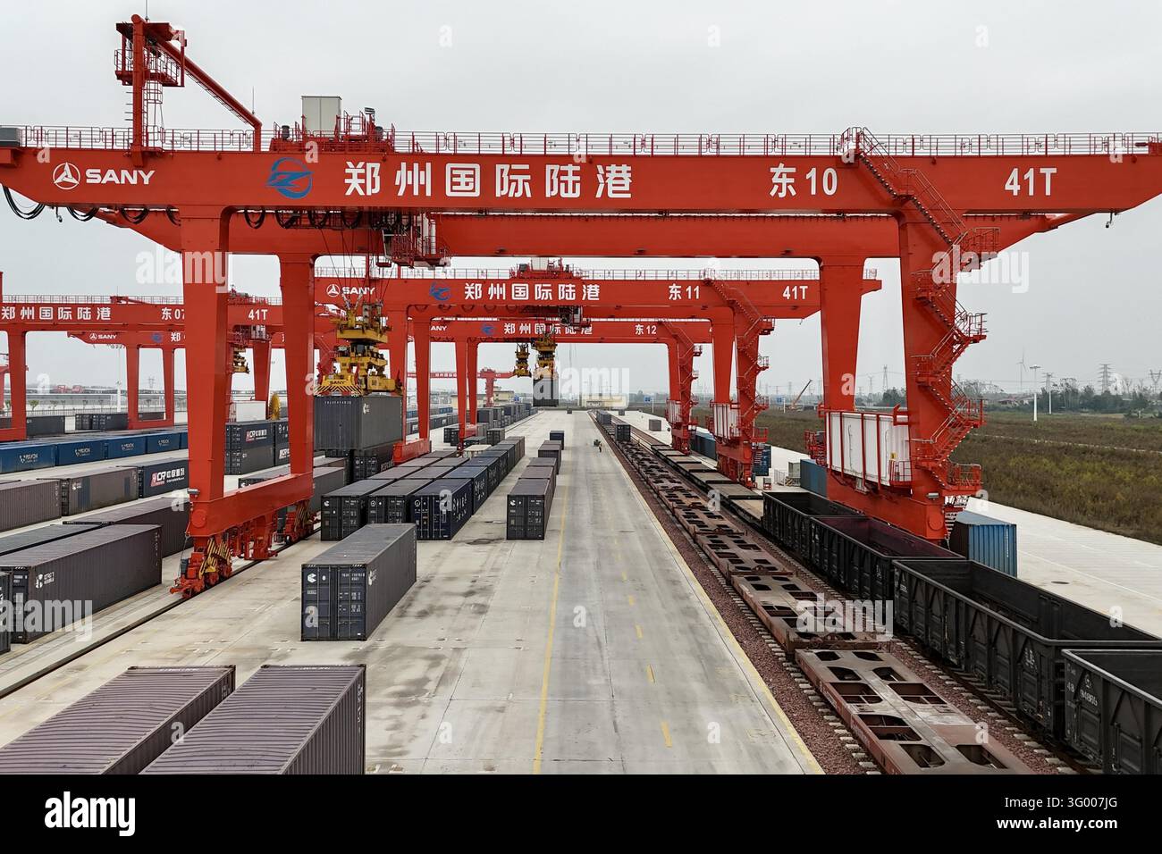 **CHINESE MAINLAND, HONG KONG, MACAU AND TAIWAN OUT**Gantry cranes load ...