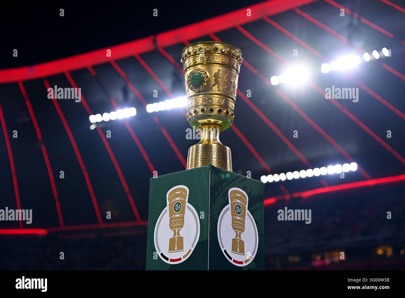 Simon Round Cup, cup, trophy, recording in the arena. Football DFB Cup, 2nd round ...