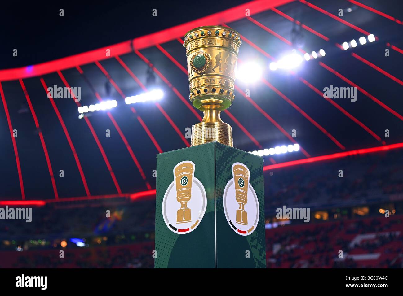 Simon Round Cup, cup, trophy, recording in the arena. Football DFB Cup, 2nd round ...