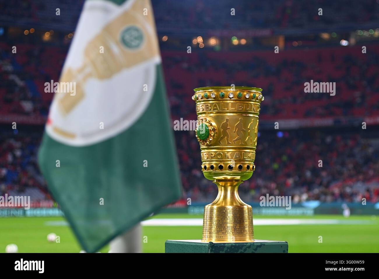 Simon Round Cup, cup, trophy, recording in the arena. Football DFB Cup, 2nd round ...