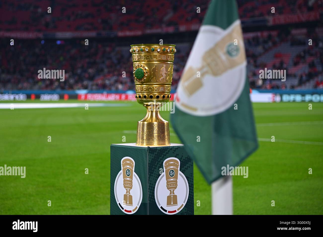 Simon Round Cup, cup, trophy, recording in the arena. Football DFB Cup, 2nd round ...