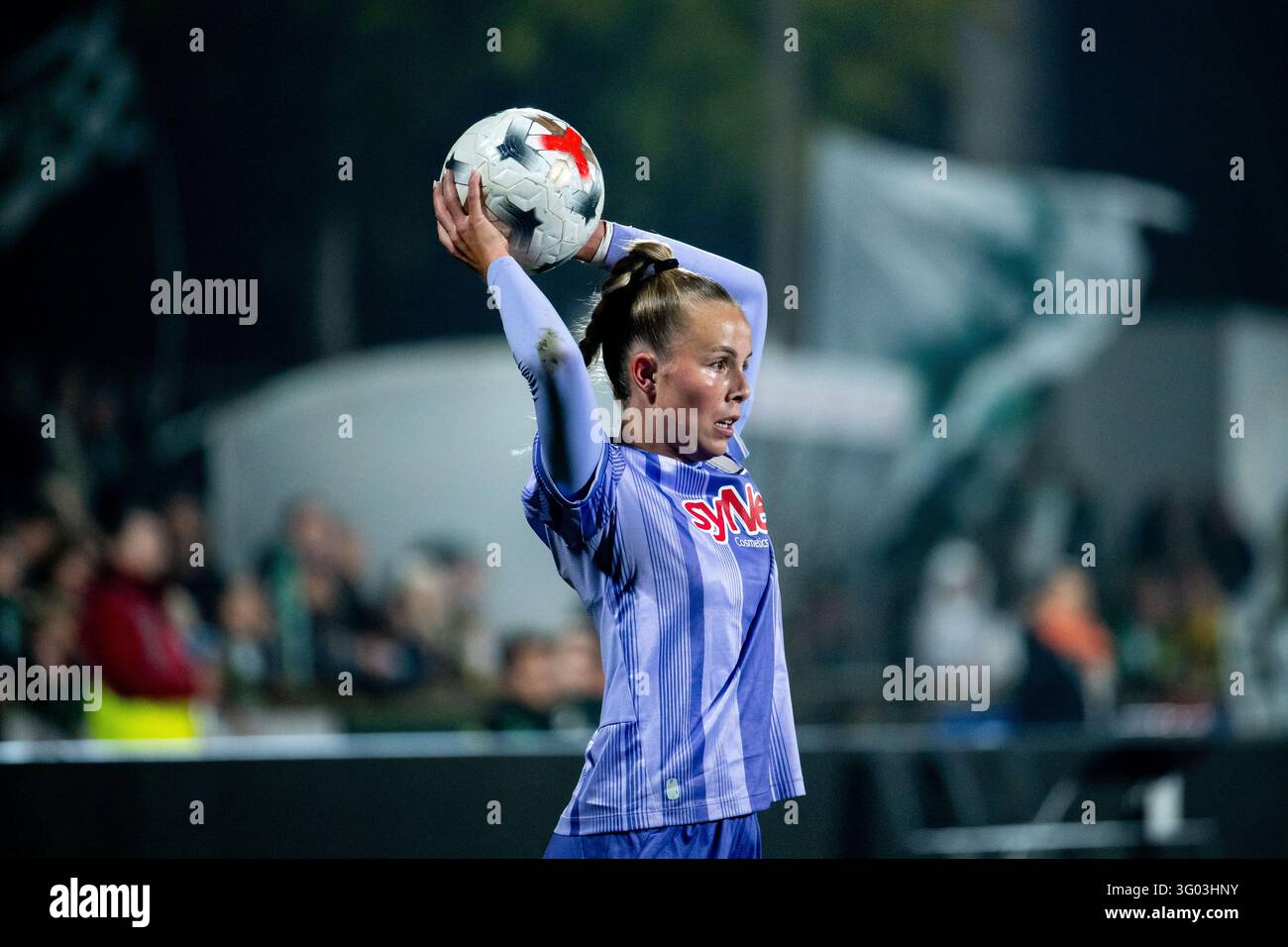 Laura Gloning (Hoffenheim, #20) on the ball during a throw-in DFB ...