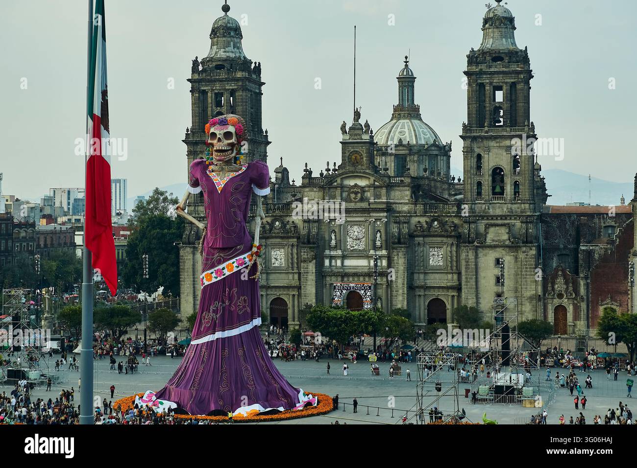 MEXICO CITY, MEXICO - OCTOBER 29, 2026: A massive catrina sculpture ...