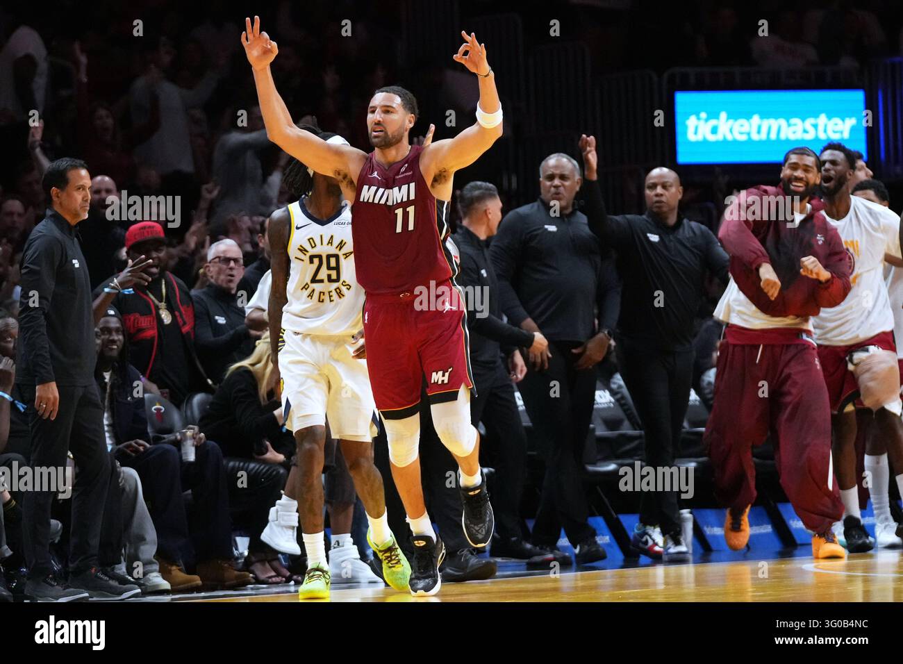 Pointer Nba Miami Heat forward Klay Thompson (11) celebrates after making a three ...