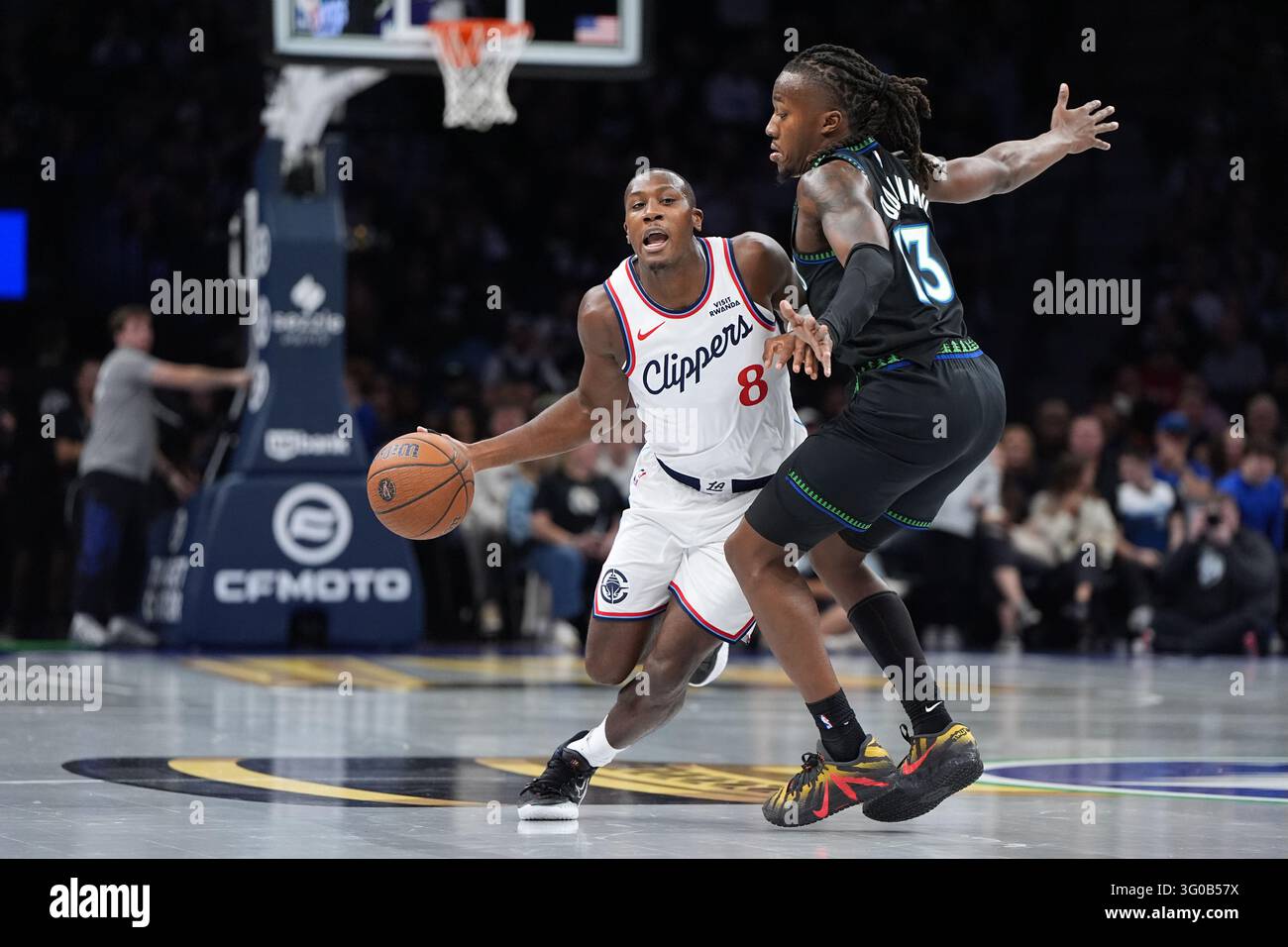 Timberwolves and Clippers trade early leads in active opening period