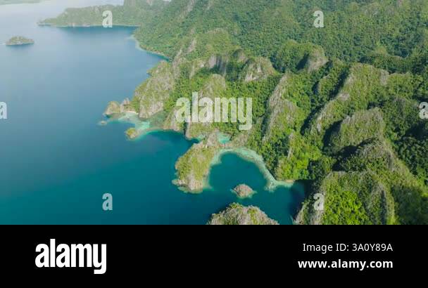 Blue sea and Lagoons with limestone rocks in Coron, Palawan ...