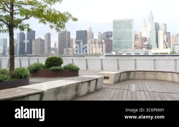 New York City waterfront skyline, Manhattan Midtown buildings ... - Luxurious Riverside Buildings Nyc