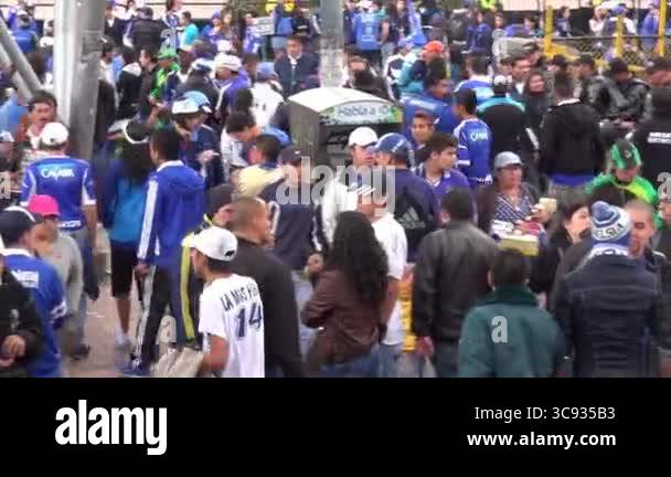 Evacuating Crowd Stock Videos Footage Hd And 4k Video Clips Alamy
