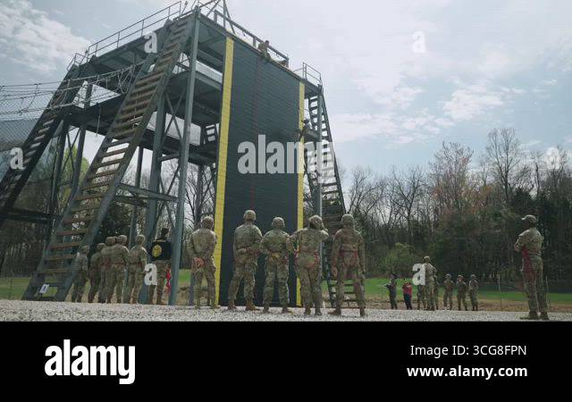 KENTUCKY - 4.9.2025 - US Army Reserves conduct a rappel tower exercise ...