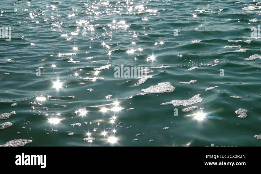 Sun glare on the water. Reflection of the sun in the water in the sea ...