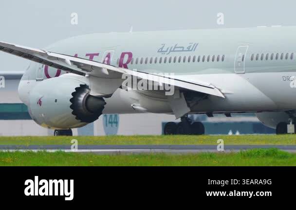 LISBON, PORTUGAL - FEBRUARY 24, 2026: Qatar Airways Boeing 787 ...