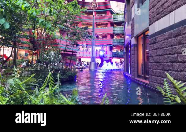 Beautiful fountain show illuminates Canal City Hakata in Fukuoka Japan ...