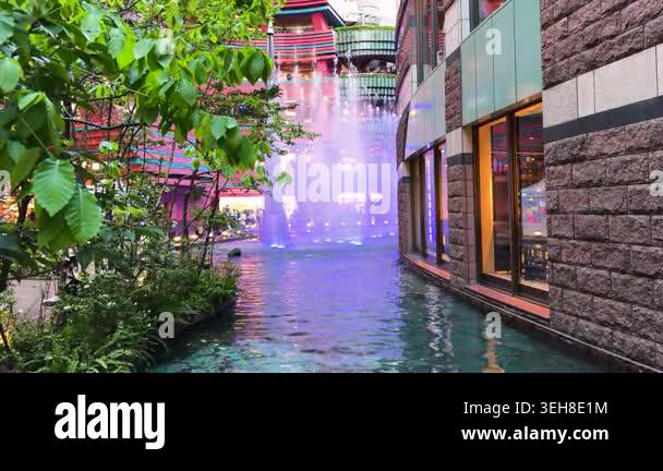 Beautiful fountain show illuminates Canal City Hakata in Fukuoka Japan ...
