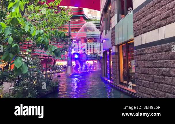 Beautiful fountain show illuminates Canal City Hakata in Fukuoka Japan ...