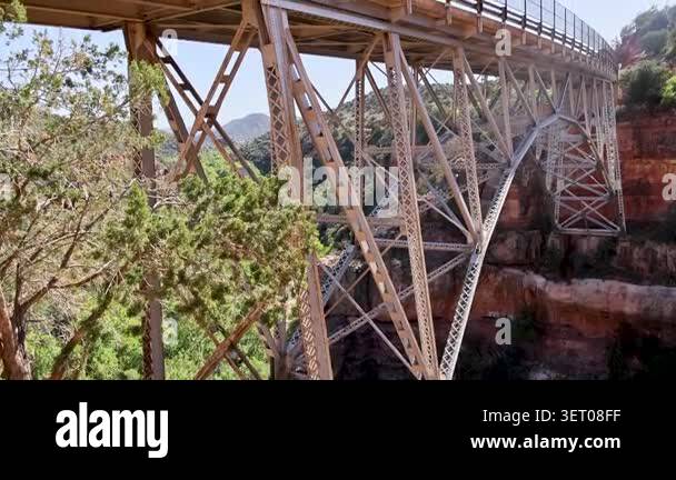 Curated visual reference: Sedona Midgley Bridge Over Red Rock Canyon Scenic Landscape View Photo Inspiration