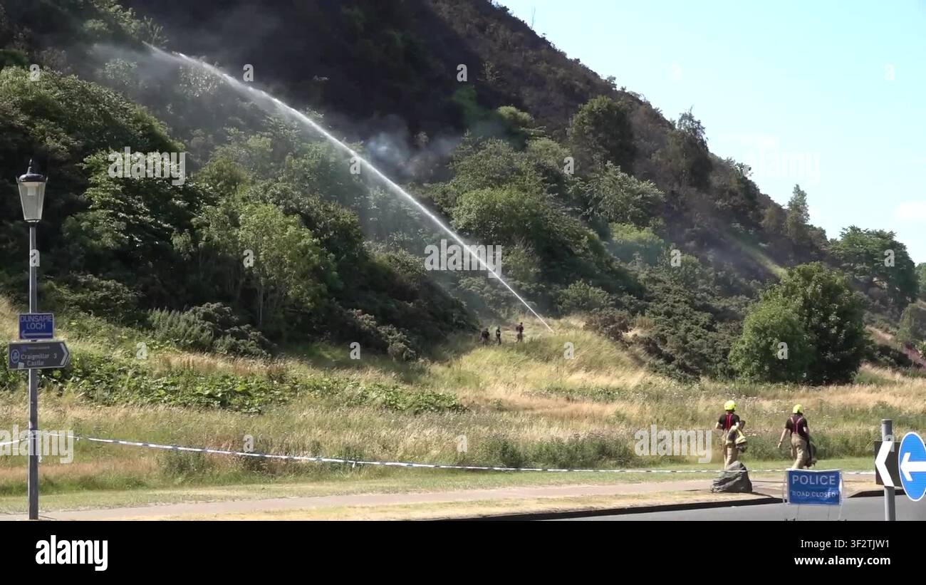 Firefighters tackle a blaze on Arthur’s Seat in Edinburgh Stock Video