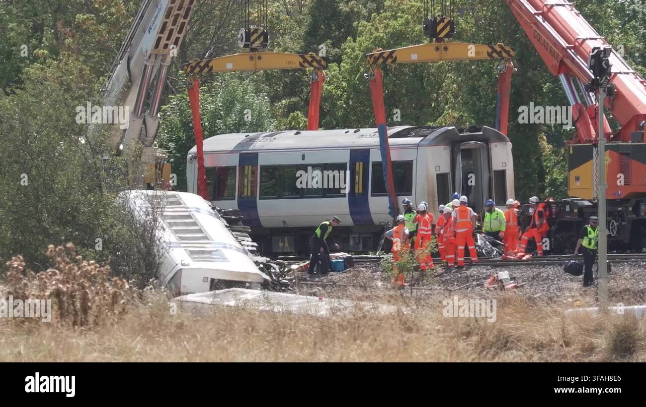 Derailed Train In Lewes Prepares To Be Moved From Tracks Following derailed-train-in-lewes-prepares-to-be-moved-from-tracks-following