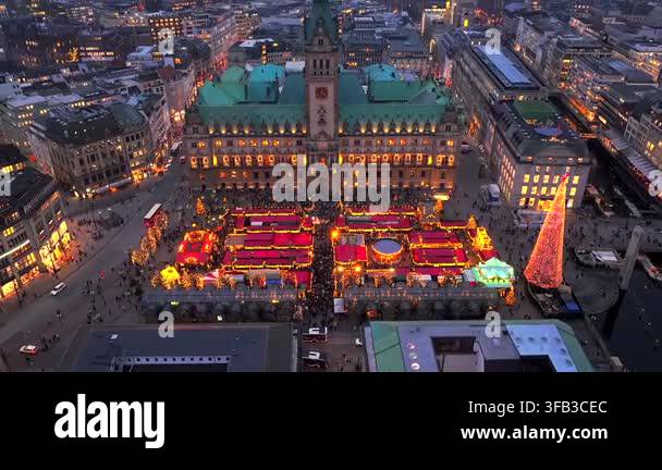 historic-christmas-market-on-rathausmarkt-in-downtown-hamburg-germany