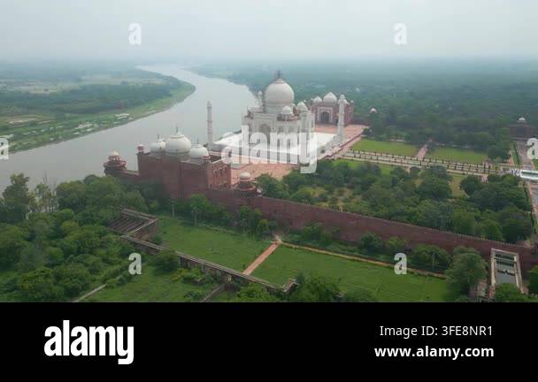 aerial-view-of-agra-city-taj-mahal-and-agra-fort-uttar-pradesh-india