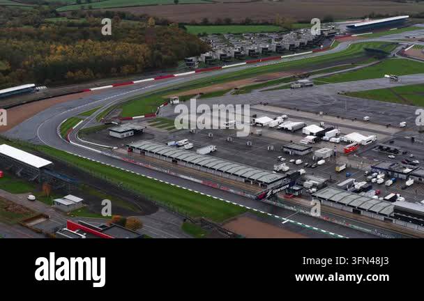 Bangka Racing Vector Overhead view showing motor racing circuit pit lane complex buildings ...