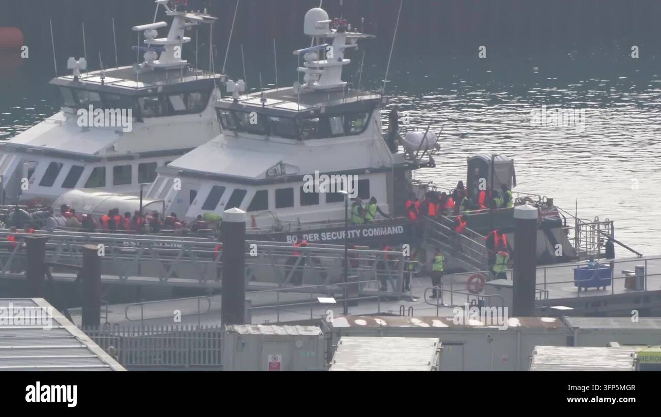 Compound Only Sign Suspected migrants arrive into Border Security Compound in Dover Stock ...