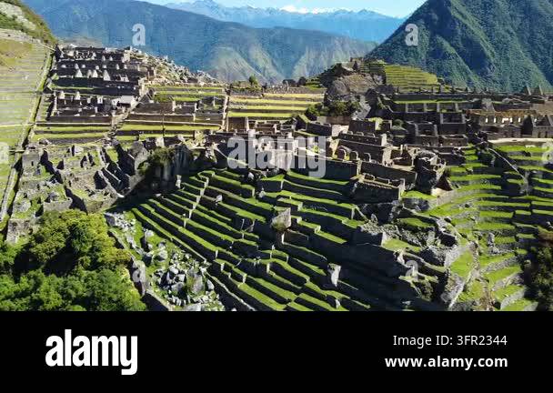 Majestic view of the famous machu picchu inca citadel in peru. Moving ...