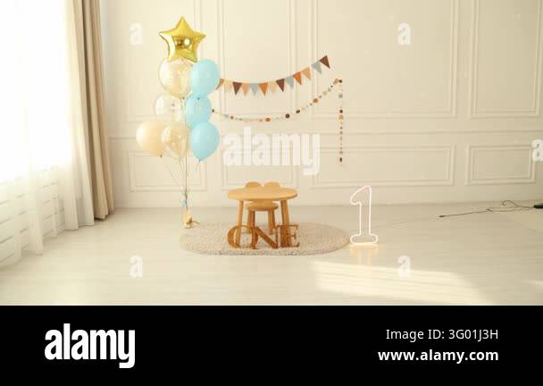 First birthday studio decoration with a balloon bouquet, golden star ...