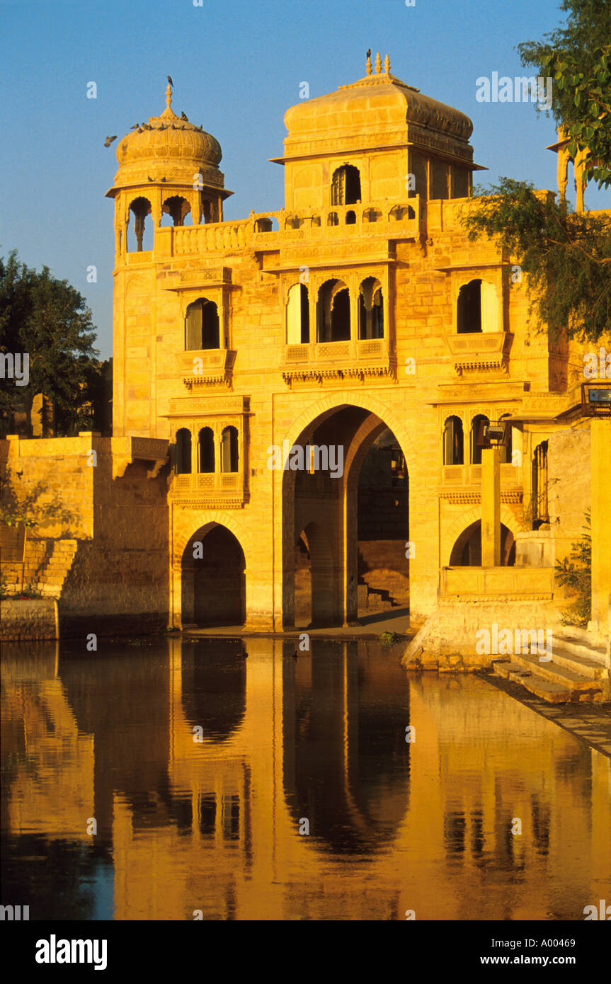 Teelon Ki Pol, Gadi Sagar Reservoir, Jaiselmer, Rajasthan, India Stock Photo