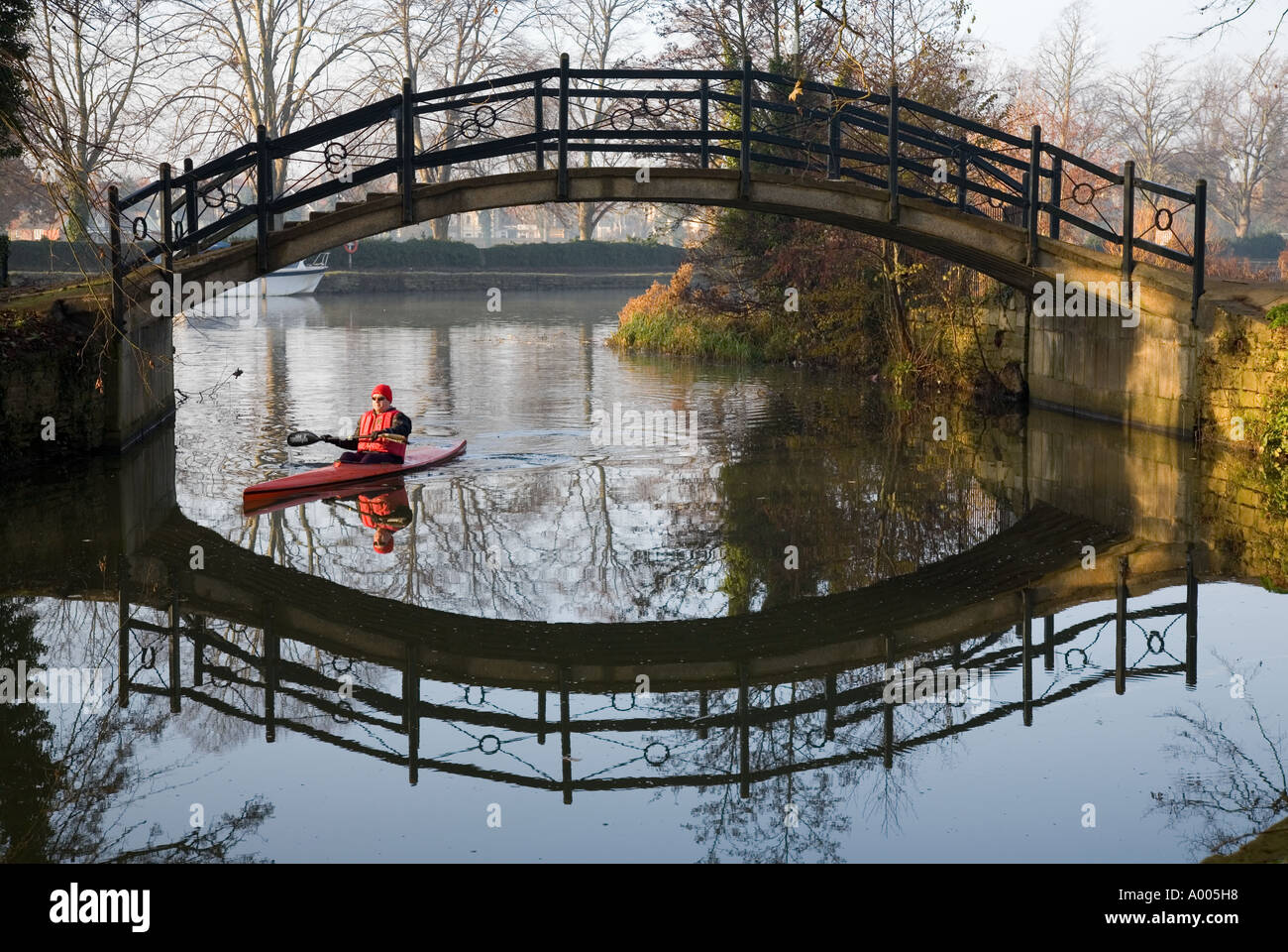 Canoe under arched bridge over the Cherwell River Oxford 1 Stock Photo